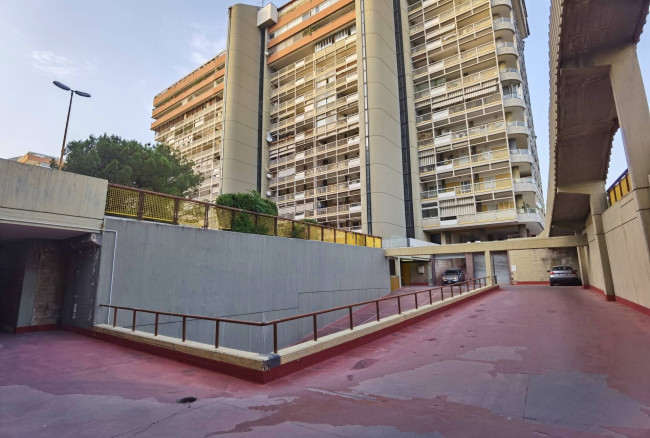 Box o garage in vendita a Bari