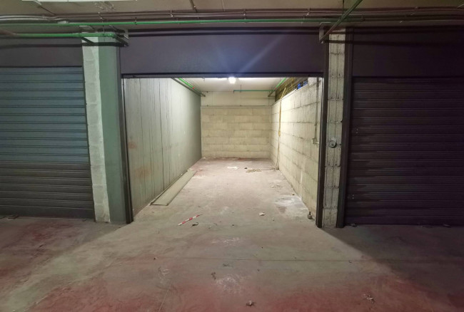 Box o garage in vendita a Bari