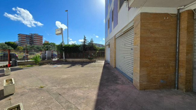Locale commerciale in vendita a Bari