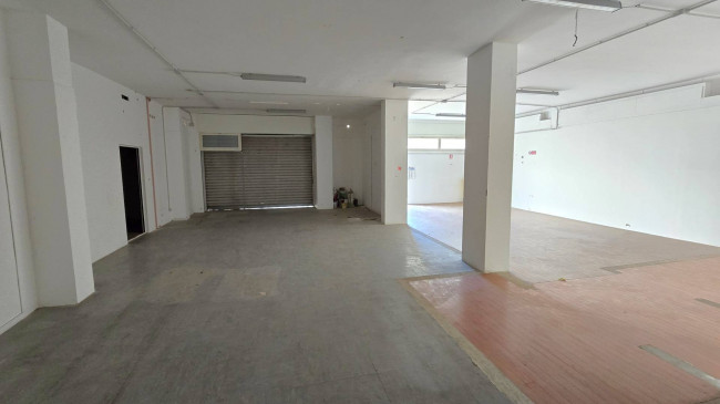 Locale commerciale in vendita a Bari