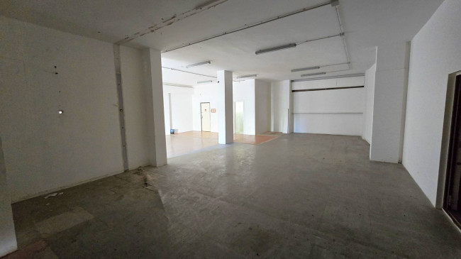 Locale commerciale in vendita a Bari