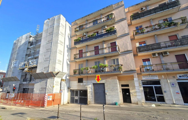 Locale commerciale in affitto a Capurso
