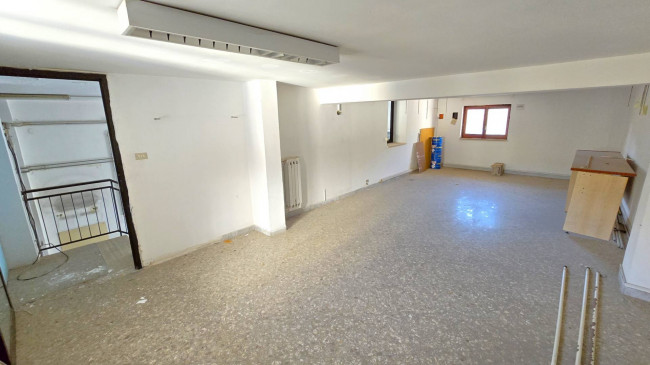 Locale commerciale in affitto a Capurso