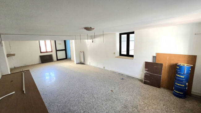Locale commerciale in affitto a Capurso