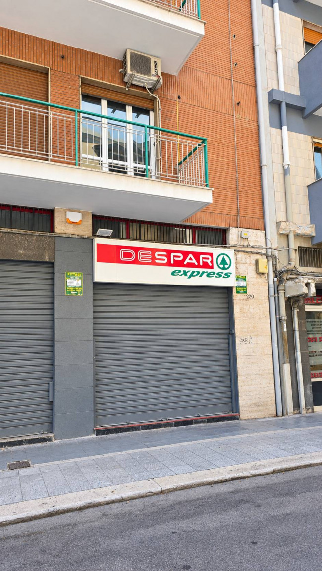 Locale commerciale in affitto a Bari