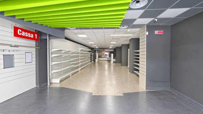 Locale commerciale in affitto a Bari