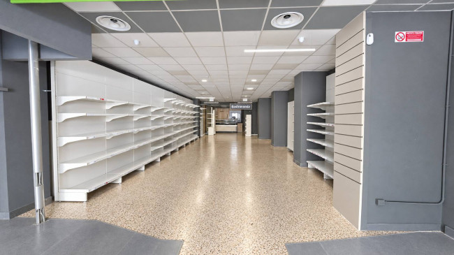 Locale commerciale in affitto a Bari