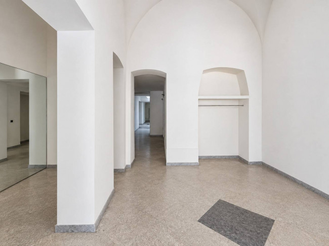Locale commerciale in vendita a Bari
