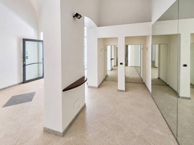Locale commerciale in vendita a Bari