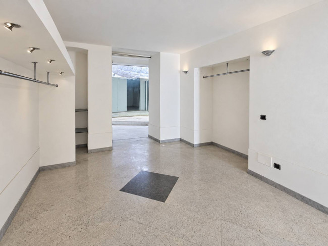 Locale commerciale in vendita a Bari
