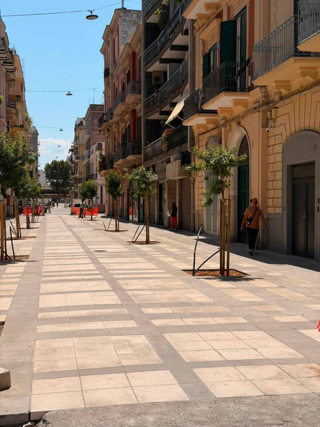 Locale commerciale in vendita a Bari