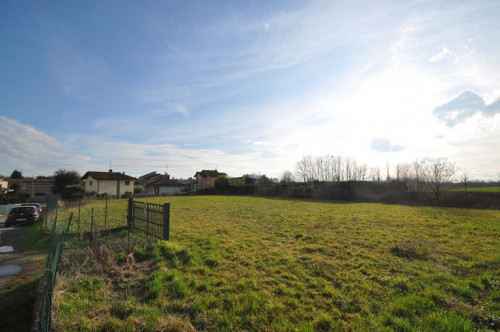 Plot approved for residential construction for Sale to Cermenate