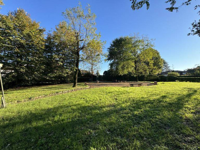 Plot approved for residential construction for sale in Carimate