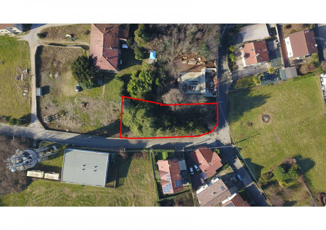 Plot approved for residential construction for sale in Cermenate
