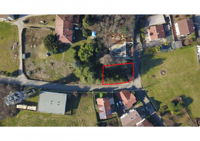 Plot approved for residential construction for sale in Cermenate