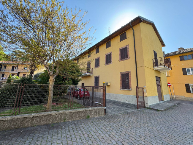 Porzione di immobile terra/cielo in vendita a Carimate