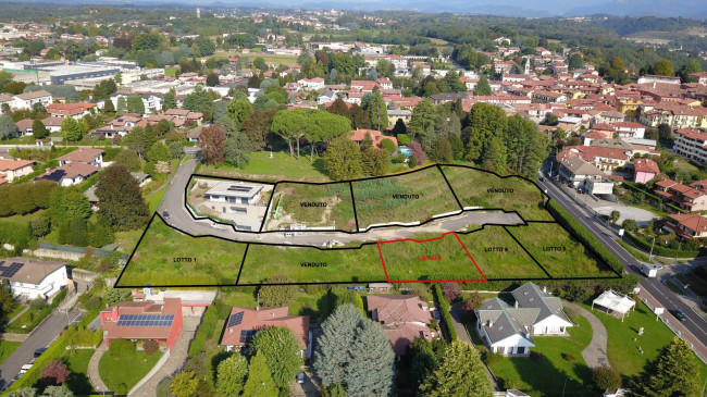Plot approved for residential construction for sale in Cermenate