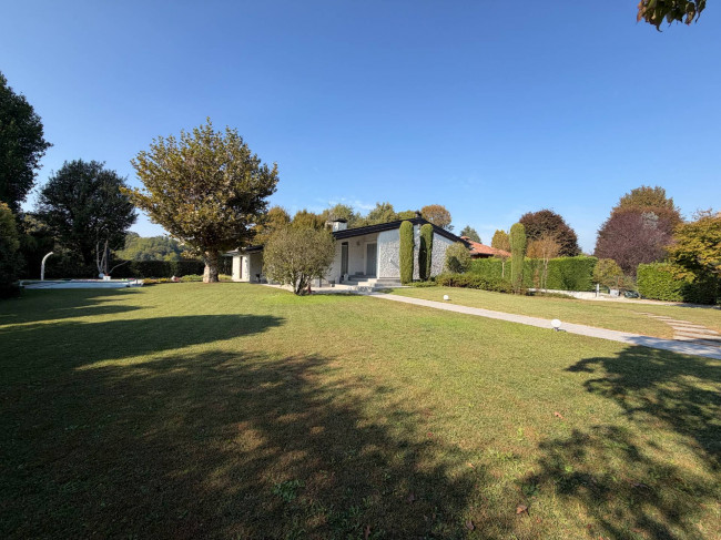 Villa for sale in Carimate
