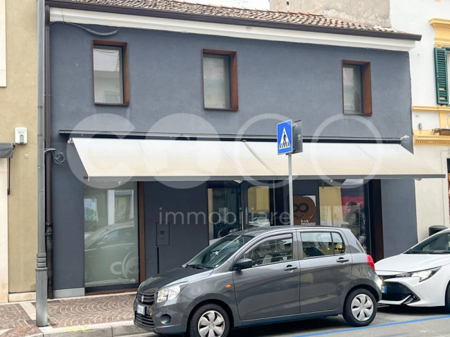 Locale commerciale in affitto a Monfalcone
