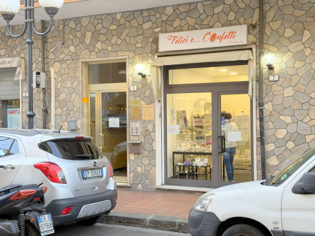 Locale commerciale in Affitto