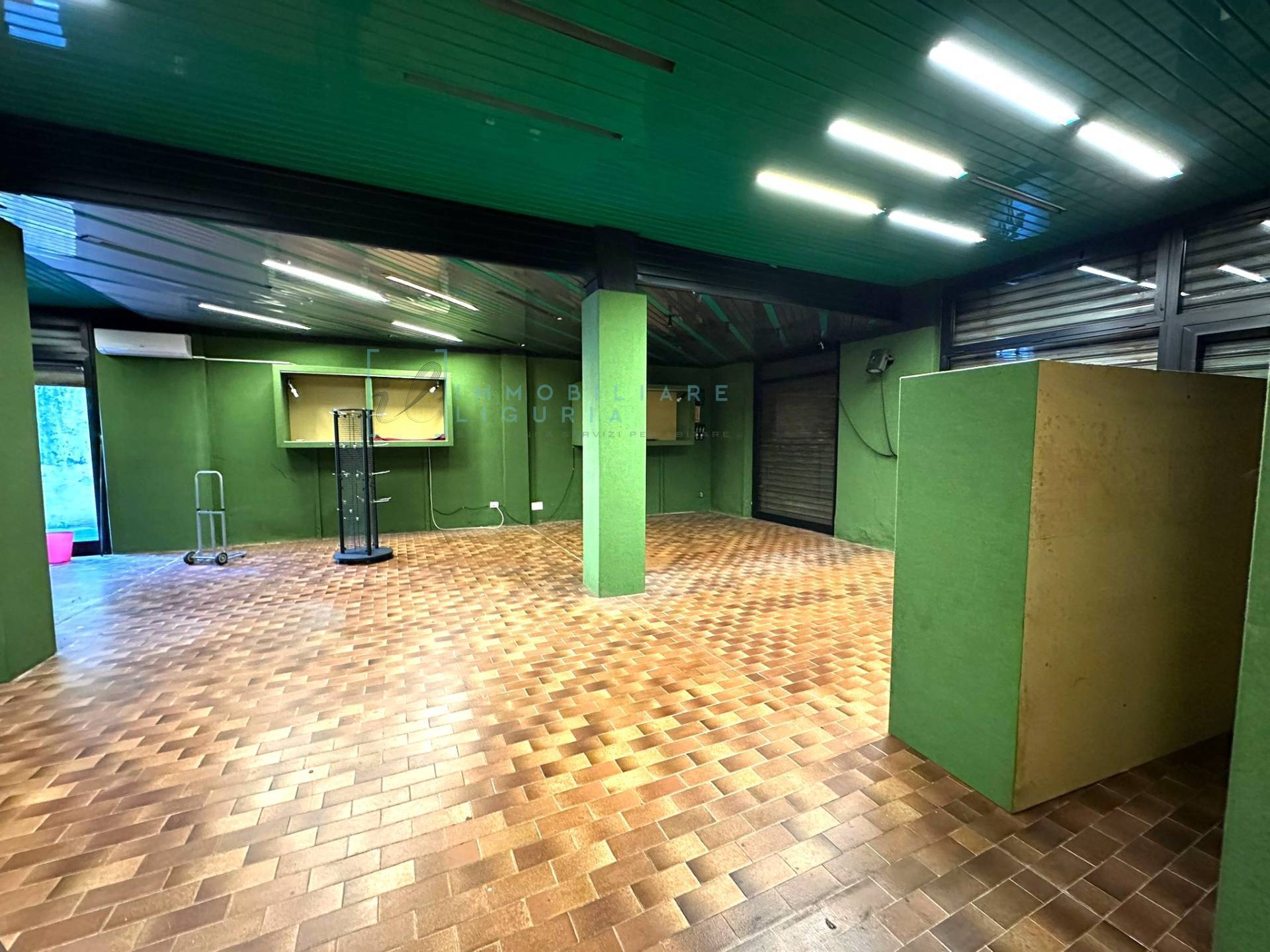 Locale Comm.le in Affitto