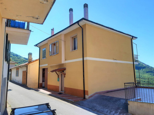 Casa singola in Vendita a Cesio