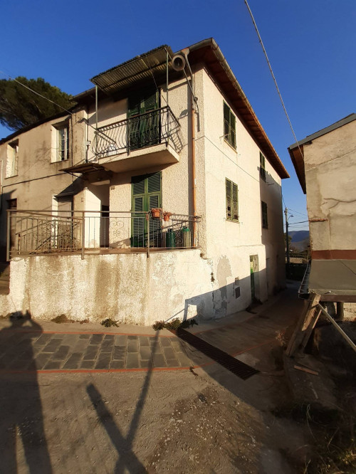Casa singola in Vendita a Borghetto d'Arroscia