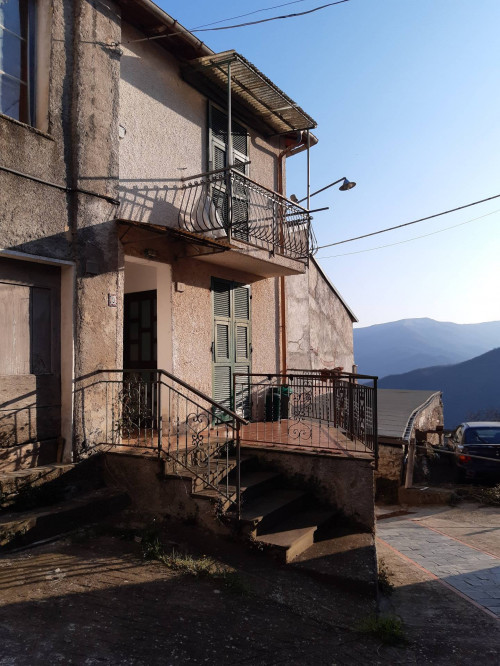 Casa singola in Vendita a Borghetto d'Arroscia