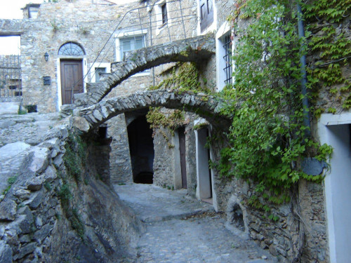 Rustico in Vendita a Castelvecchio di Rocca Barbena