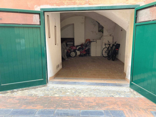 Box o garage in Vendita a Albenga