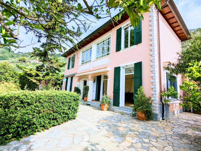 Villa in Vendita a Alassio