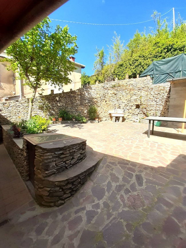 Rustico in vendita a Pieve di Teco