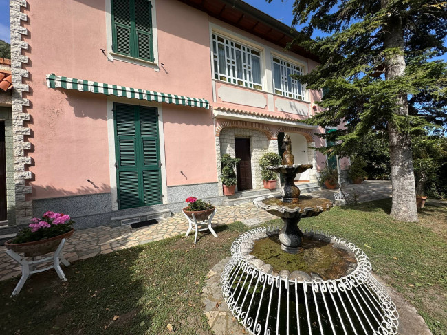 Villa in Vendita a Alassio