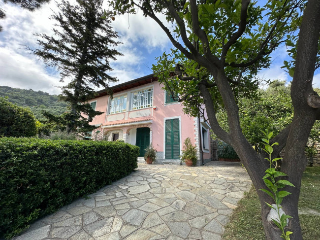 Villa in Vendita a Alassio