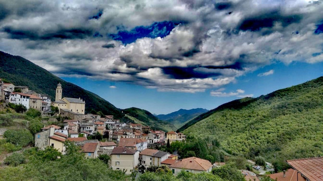 Rustico in Vendita a Rezzo