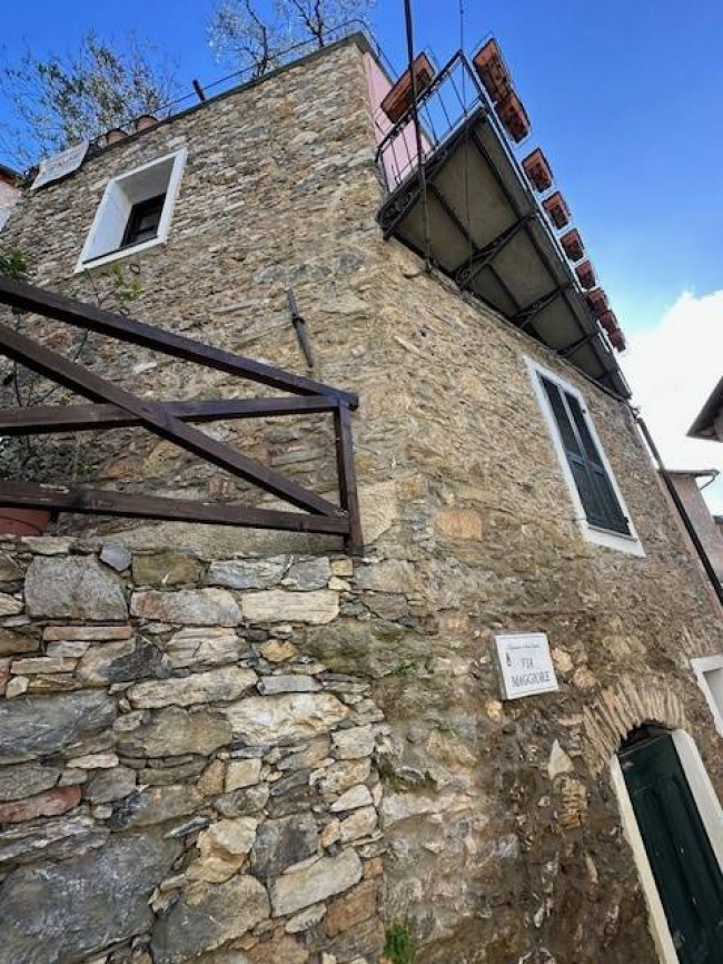 Rustico in vendita a Castelvecchio di Rocca Barbena