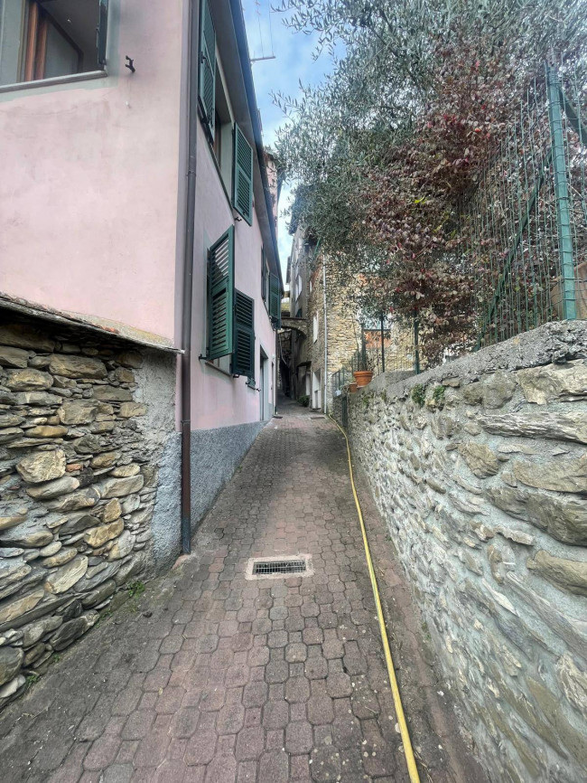  zu verkauf in Vessalico