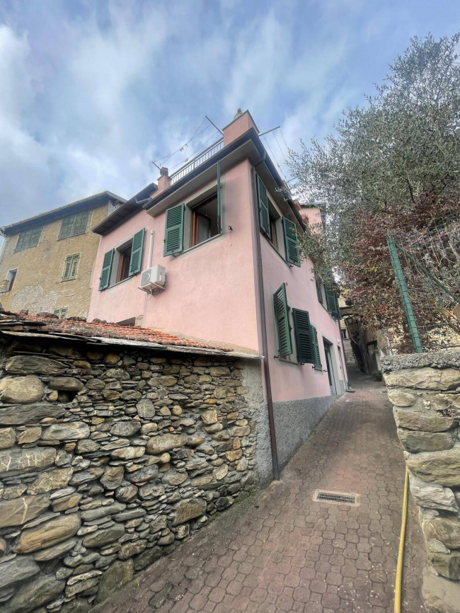  zu verkauf in Vessalico