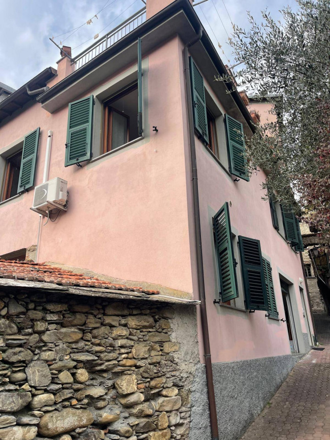  zu verkauf in Vessalico