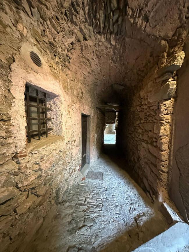 Rustico in vendita a Castelvecchio di Rocca Barbena