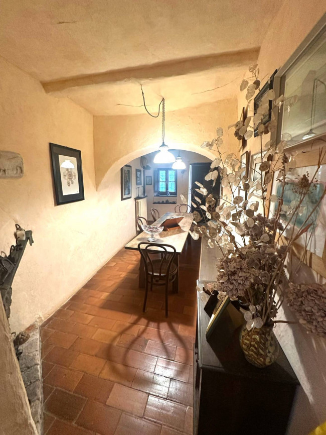 Rustico in vendita a Castelvecchio di Rocca Barbena
