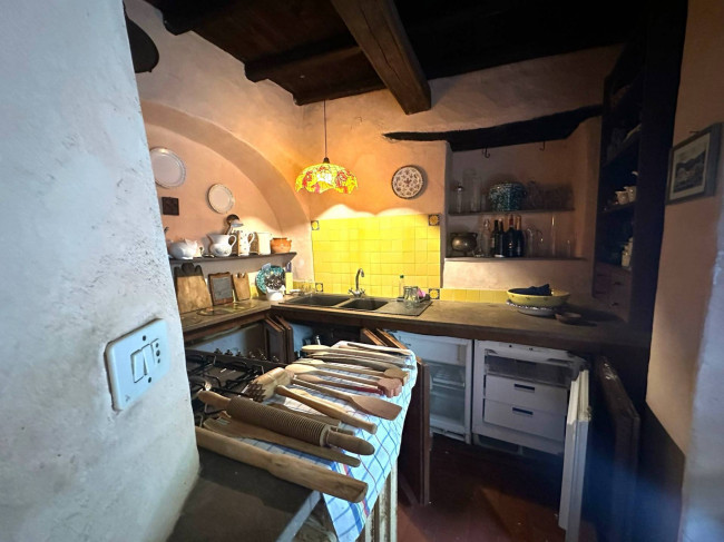 Rustico in vendita a Castelvecchio di Rocca Barbena