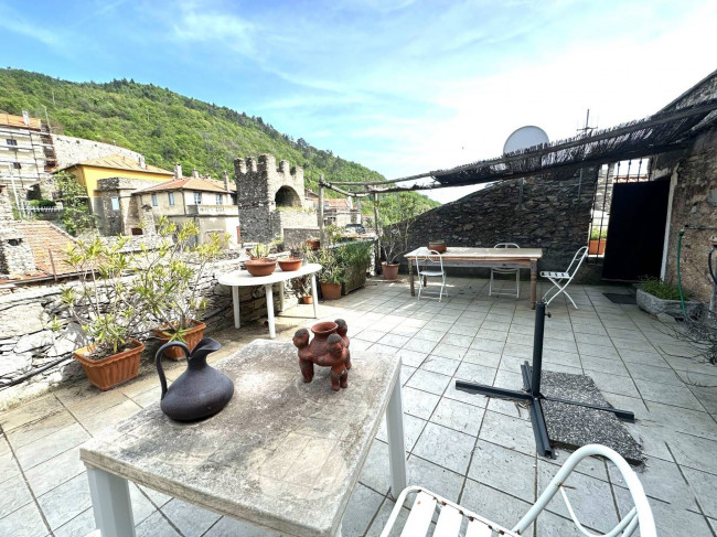 Rustico in vendita a Castelvecchio di Rocca Barbena