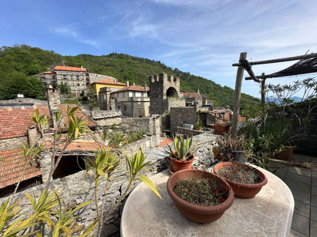 Rustico in vendita a Castelvecchio di Rocca Barbena