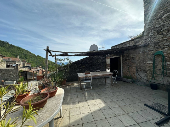 Rustico in vendita a Castelvecchio di Rocca Barbena