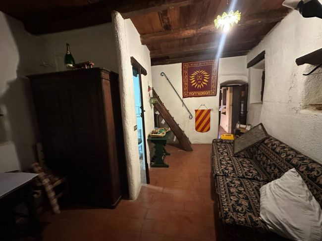 Rustico in vendita a Castelvecchio di Rocca Barbena