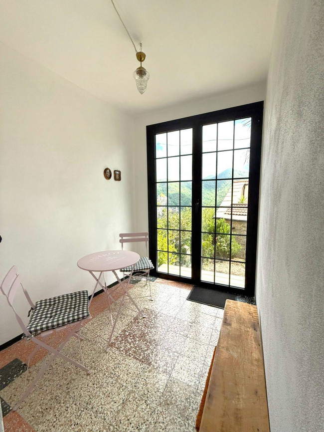  zu verkauf in Borghetto d'Arroscia