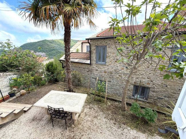  zu verkauf in Borghetto d'Arroscia