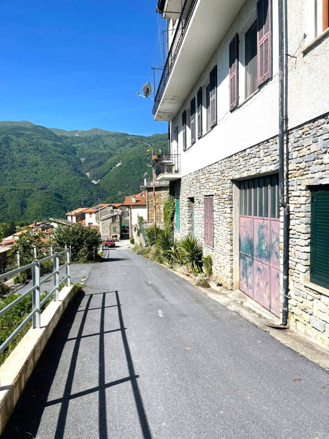  zu verkauf in Cosio d'Arroscia