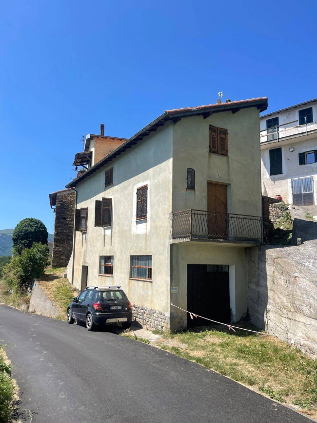 Casa singola in Vendita a Pieve di Teco